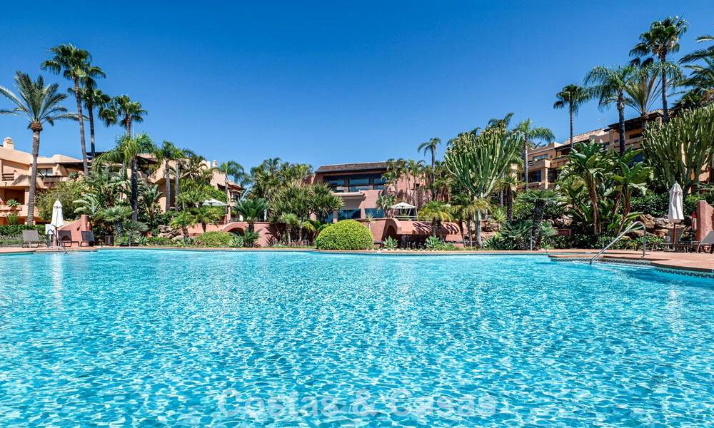 Exclusief gelijkvloers appartement met privétuin te koop op de Golden Mile van Marbella 806188