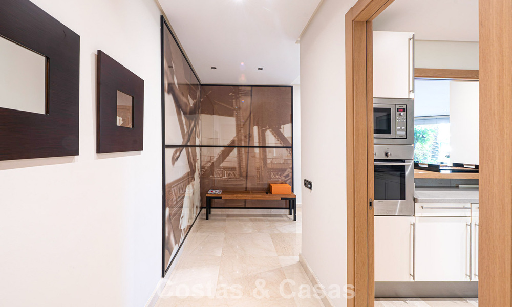 Exclusief gelijkvloers appartement met privétuin te koop op de Golden Mile van Marbella 806197