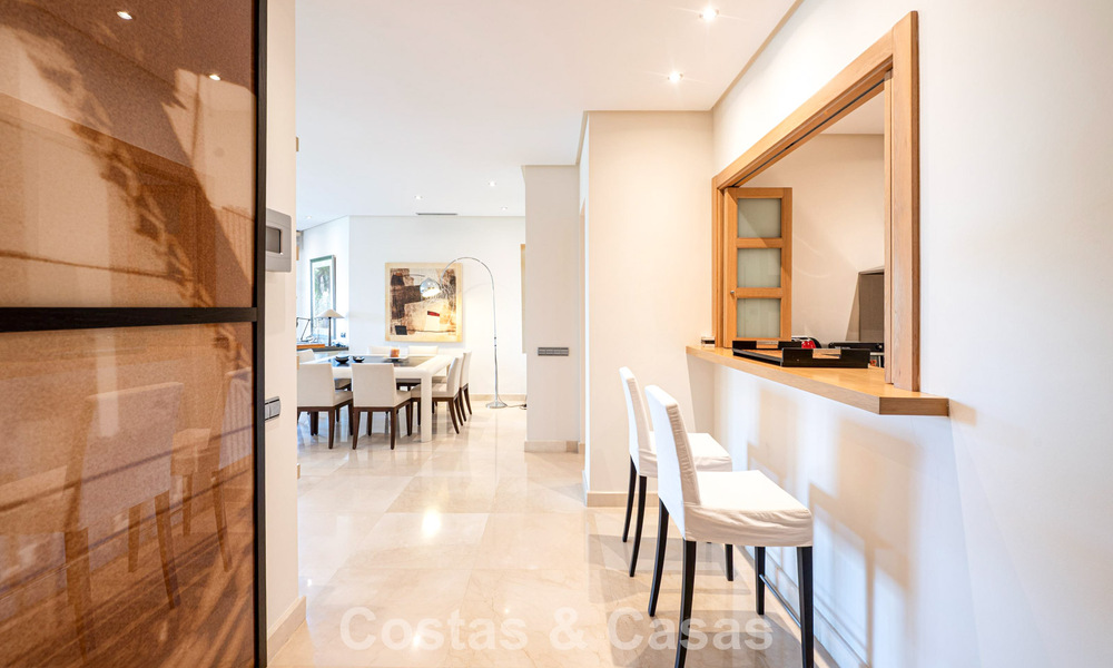 Exclusief gelijkvloers appartement met privétuin te koop op de Golden Mile van Marbella 806202