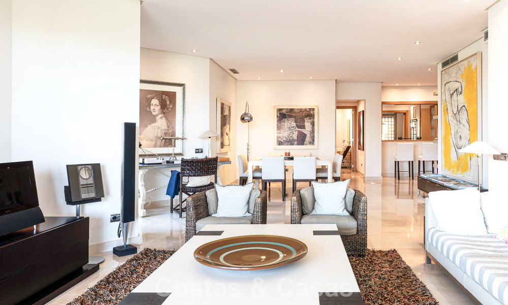 Exclusief gelijkvloers appartement met privétuin te koop op de Golden Mile van Marbella 806210