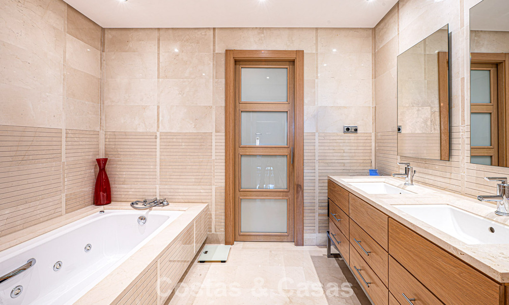 Exclusief gelijkvloers appartement met privétuin te koop op de Golden Mile van Marbella 806217