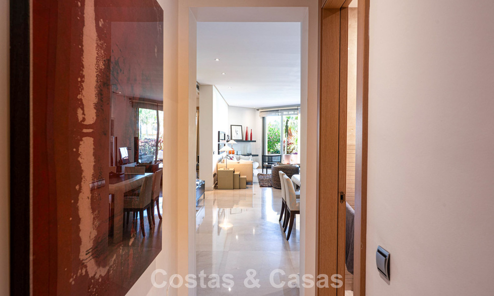 Exclusief gelijkvloers appartement met privétuin te koop op de Golden Mile van Marbella 806218