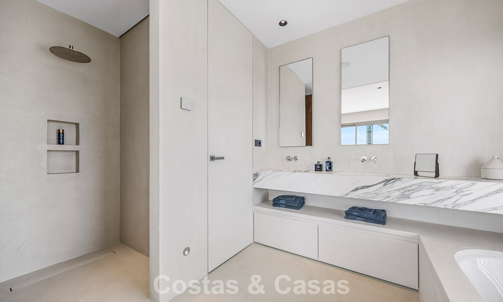 First-class apartment with panoramic sea views for sale in a gated boutique development in Marbella - Benahavís 806603