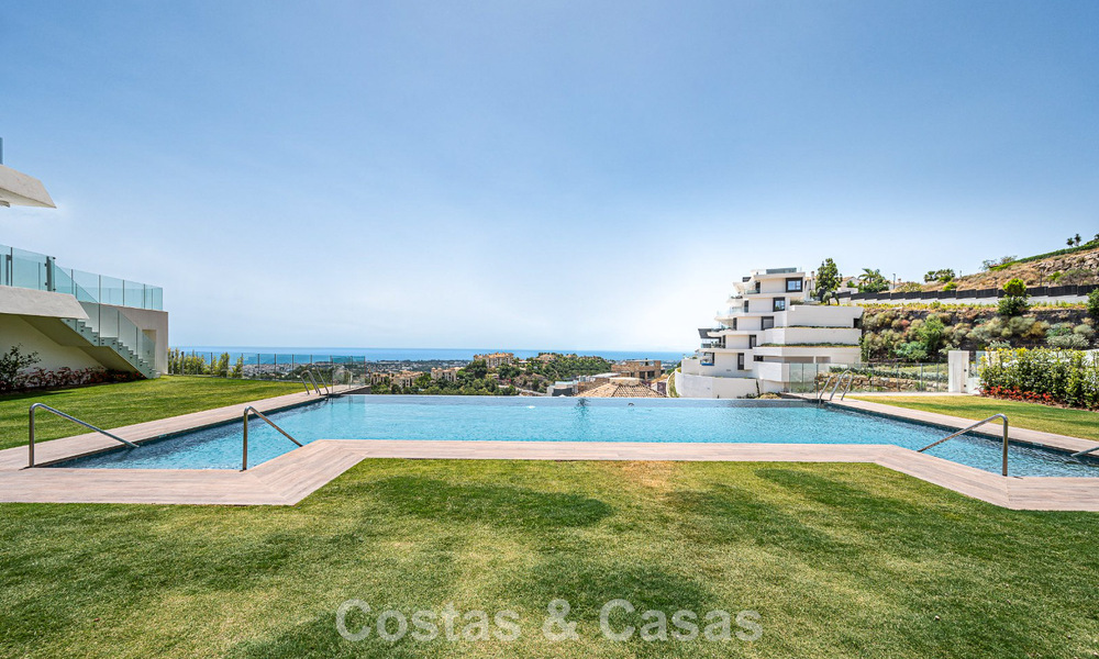 First-class apartment with panoramic sea views for sale in a gated boutique development in Marbella - Benahavís 806703