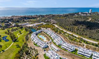 Gloednieuw, modern luxe duplex penthouse met zwembad en zeezicht te koop aan de golfbaan in Oost-Marbella 806346 