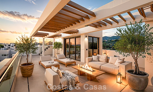 Gloednieuw luxe duplex penthouse met zwembad en zeezicht te koop aan de golfbaan in Oost-Marbella 806380