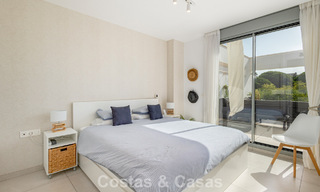 Modern penthouse met royaal solarium te koop op een steenworp afstand van het strand in Elviria, Oost-Marbella 806394 