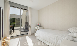 Modern penthouse met royaal solarium te koop op een steenworp afstand van het strand in Elviria, Oost-Marbella 806396 