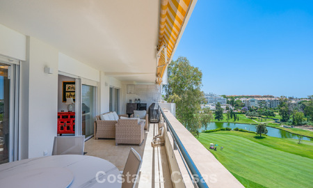 Luxueus duplex penthouse te koop direct aan de golfbaan, dicht bij alle voorzieningen in Guadalmina Alta en San Pedro, Marbella 806431