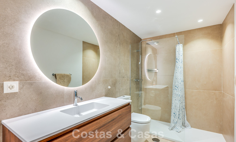 Luxueus duplex penthouse te koop direct aan de golfbaan, dicht bij alle voorzieningen in Guadalmina Alta en San Pedro, Marbella 806436
