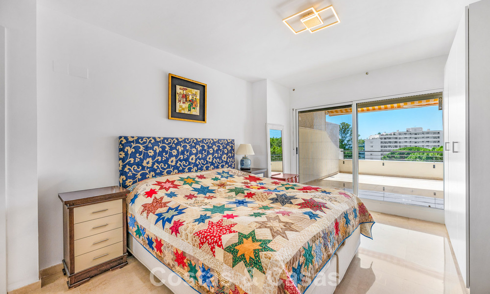 Luxueus duplex penthouse te koop direct aan de golfbaan, dicht bij alle voorzieningen in Guadalmina Alta en San Pedro, Marbella 806440