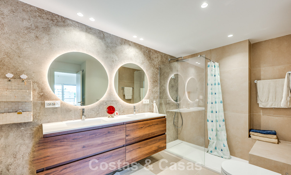 Luxueus duplex penthouse te koop direct aan de golfbaan, dicht bij alle voorzieningen in Guadalmina Alta en San Pedro, Marbella 806443