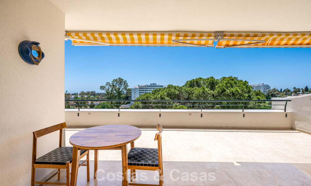 Luxueus duplex penthouse te koop direct aan de golfbaan, dicht bij alle voorzieningen in Guadalmina Alta en San Pedro, Marbella 806444