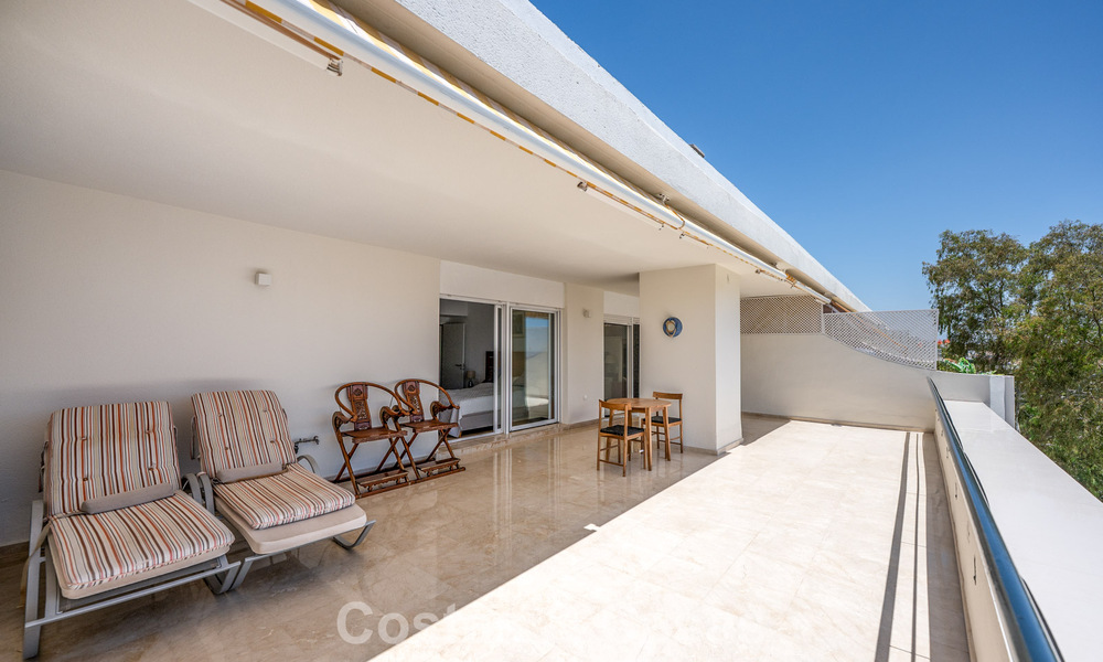 Luxueus duplex penthouse te koop direct aan de golfbaan, dicht bij alle voorzieningen in Guadalmina Alta en San Pedro, Marbella 806447