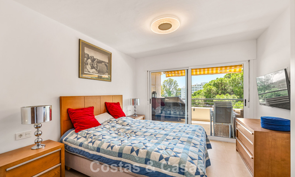 Luxueus duplex penthouse te koop direct aan de golfbaan, dicht bij alle voorzieningen in Guadalmina Alta en San Pedro, Marbella 806450