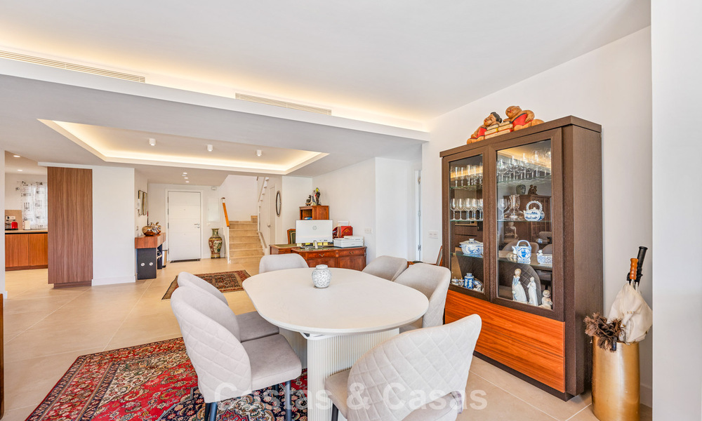 Luxueus duplex penthouse te koop direct aan de golfbaan, dicht bij alle voorzieningen in Guadalmina Alta en San Pedro, Marbella 806461
