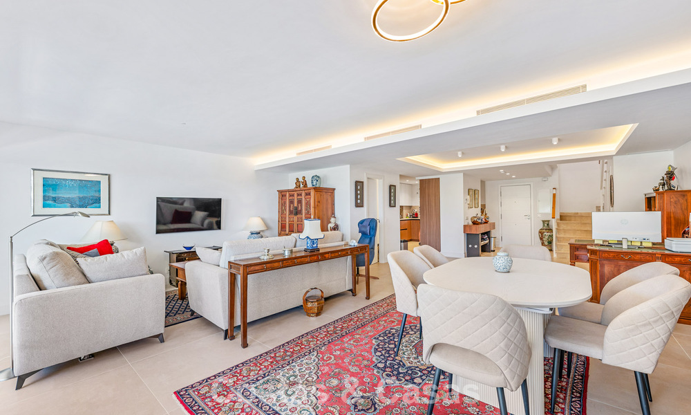 Luxueus duplex penthouse te koop direct aan de golfbaan, dicht bij alle voorzieningen in Guadalmina Alta en San Pedro, Marbella 806463