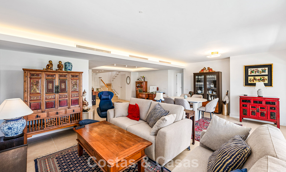 Luxueus duplex penthouse te koop direct aan de golfbaan, dicht bij alle voorzieningen in Guadalmina Alta en San Pedro, Marbella 806465