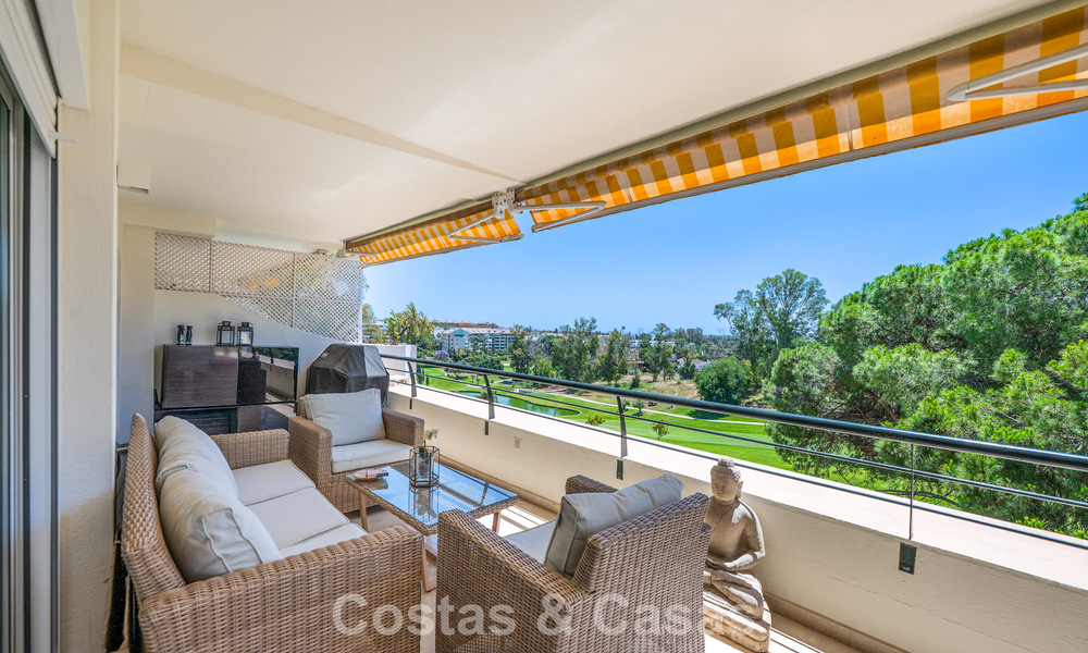 Luxueus duplex penthouse te koop direct aan de golfbaan, dicht bij alle voorzieningen in Guadalmina Alta en San Pedro, Marbella 806466