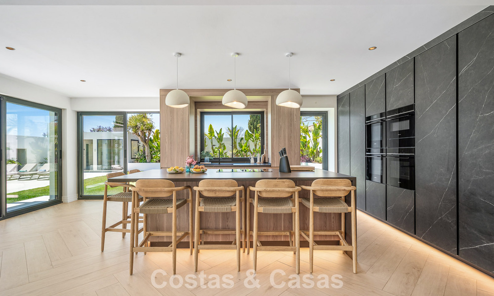 Gloenieuwe, moderne familievilla met zwembad te koop op de New Golden Mile tussen Marbella en Estepona 806606