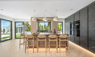 Gloenieuwe, moderne familievilla met zwembad te koop op de New Golden Mile tussen Marbella en Estepona 806606 