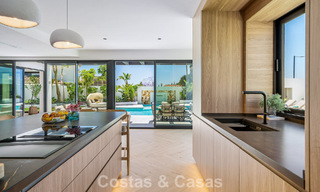 Gloenieuwe, moderne familievilla met zwembad te koop op de New Golden Mile tussen Marbella en Estepona 806608 