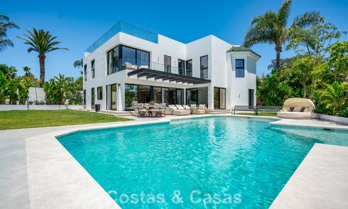 Gloenieuwe, moderne familievilla met zwembad te koop op de New Golden Mile tussen Marbella en Estepona 806610
