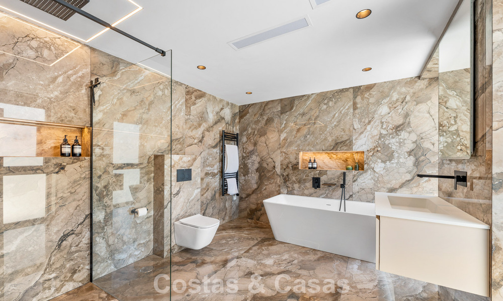 Gloenieuwe, moderne familievilla met zwembad te koop op de New Golden Mile tussen Marbella en Estepona 806620