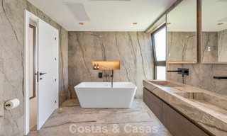 Gloenieuwe, moderne familievilla met zwembad te koop op de New Golden Mile tussen Marbella en Estepona 806626 