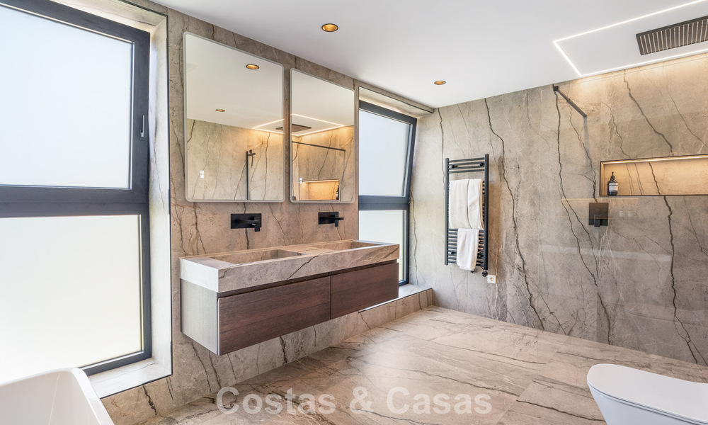 Gloenieuwe, moderne familievilla met zwembad te koop op de New Golden Mile tussen Marbella en Estepona 806627