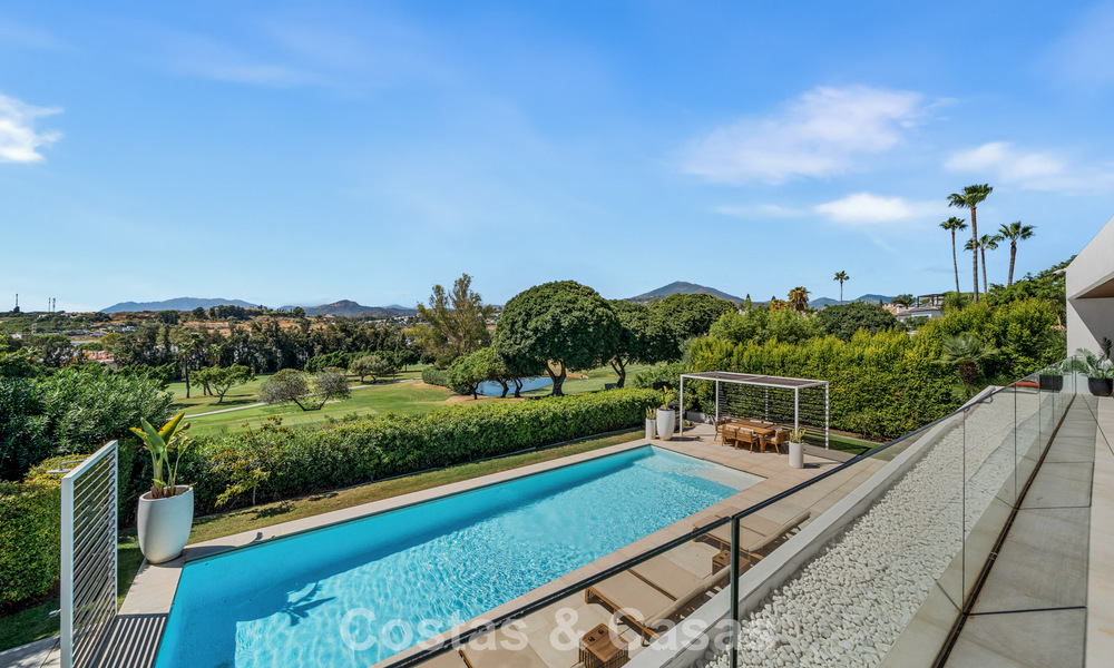 5-slaapkamer eigentijdse villa te koop direct aan de golfbaan in Nueva Andalucia, Marbella 806769
