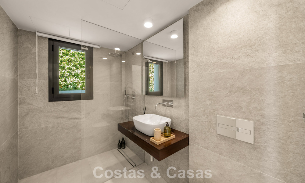 5-slaapkamer eigentijdse villa te koop direct aan de golfbaan in Nueva Andalucia, Marbella 806771