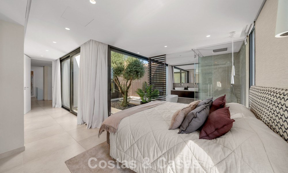 5-slaapkamer eigentijdse villa te koop direct aan de golfbaan in Nueva Andalucia, Marbella 806799