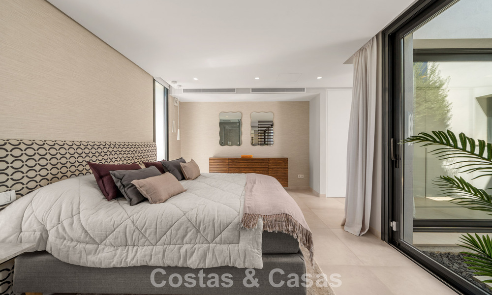 5-slaapkamer eigentijdse villa te koop direct aan de golfbaan in Nueva Andalucia, Marbella 806801