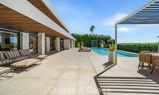 5-slaapkamer eigentijdse villa te koop direct aan de golfbaan in Nueva Andalucia, Marbella 806806 
