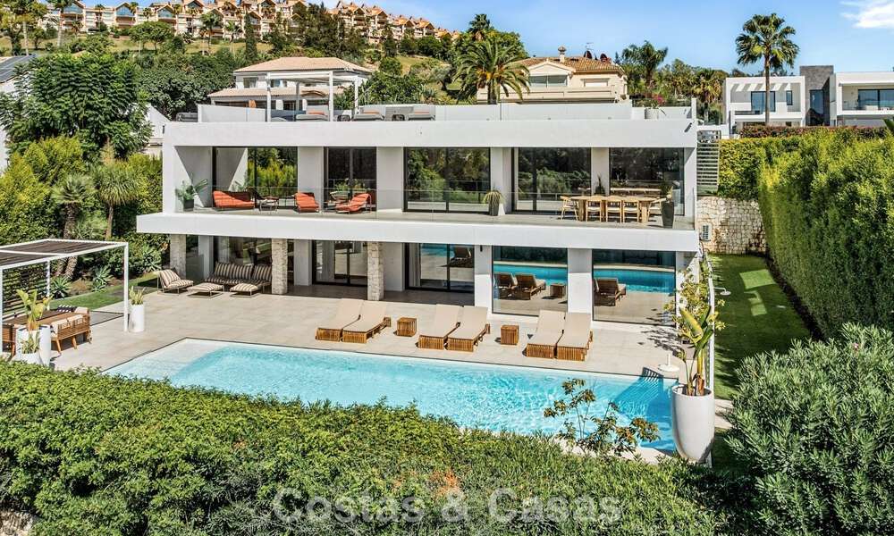 5-slaapkamer eigentijdse villa te koop direct aan de golfbaan in Nueva Andalucia, Marbella 806809