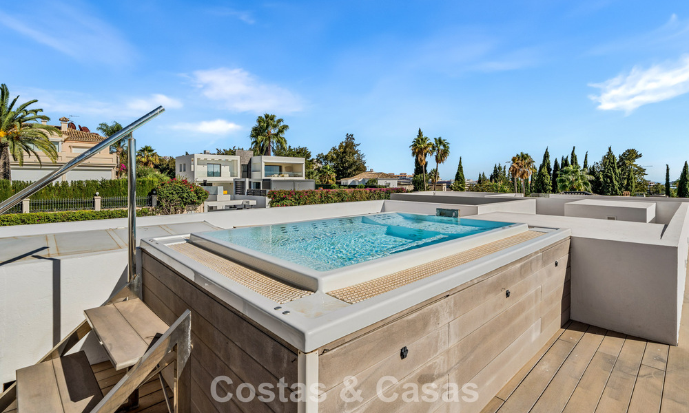 5-slaapkamer eigentijdse villa te koop direct aan de golfbaan in Nueva Andalucia, Marbella 806810