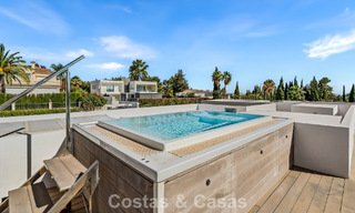 5-slaapkamer eigentijdse villa te koop direct aan de golfbaan in Nueva Andalucia, Marbella 806810 