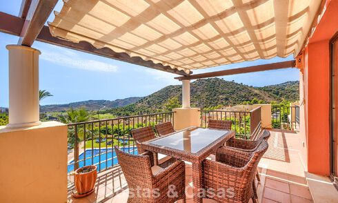 Lichtrijk hoekpenthouse met 360° uitzicht in het golfresort Los Arqueros in Marbella - Benahavis 806846
