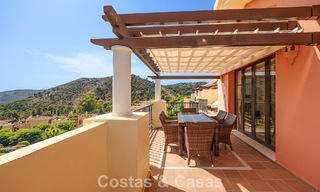 Lichtrijk hoekpenthouse met 360° uitzicht in het golfresort Los Arqueros in Marbella - Benahavis 806849 