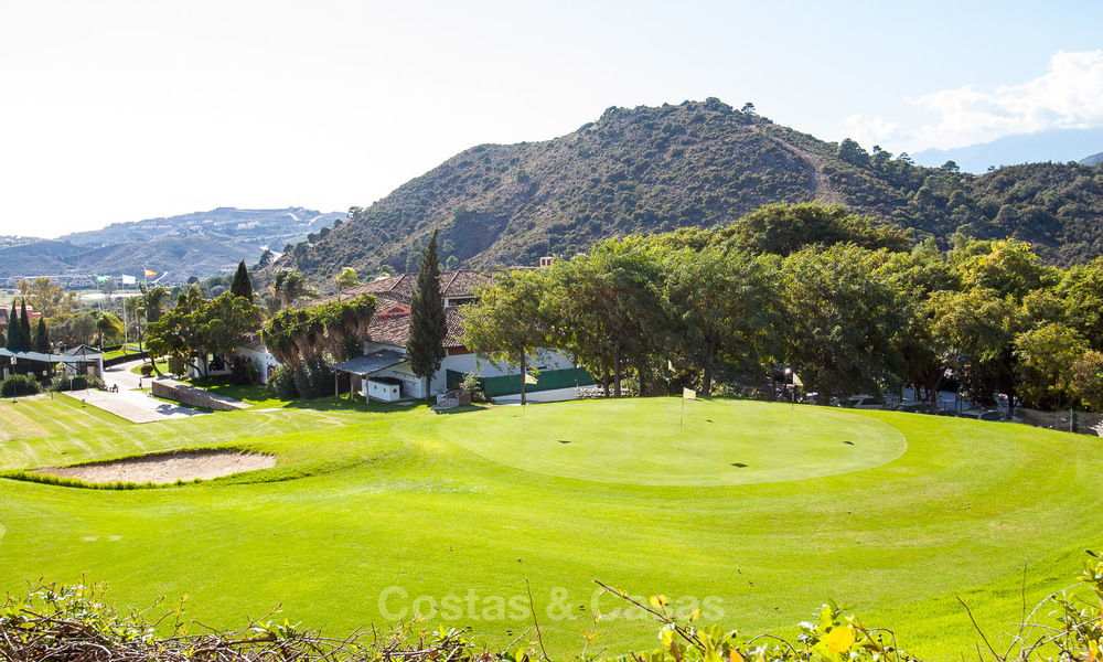 Lichtrijk hoekpenthouse met 360° uitzicht in het golfresort Los Arqueros in Marbella - Benahavis 806863