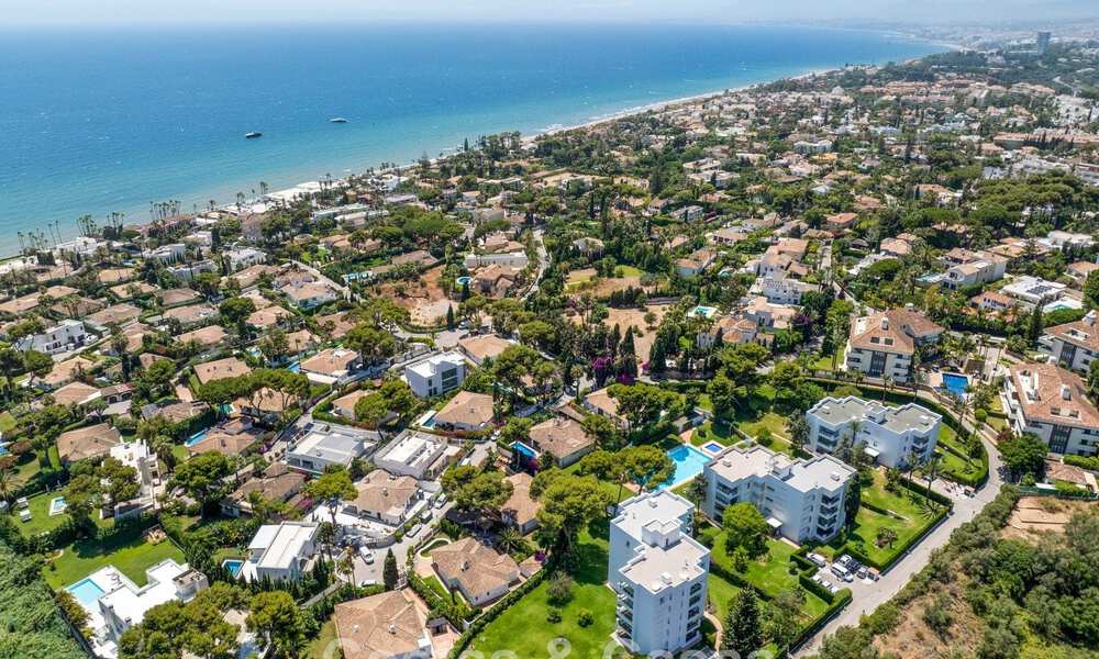 Instapklaar, eigentijds gerenoveerd luxe penthouse te koop op loopafstand van het strand in Los Monteros, Oost-Marbella 806556