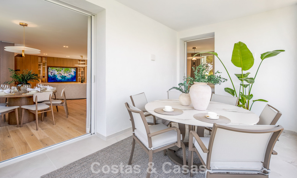 Instapklaar, eigentijds gerenoveerd luxe penthouse te koop op loopafstand van het strand in Los Monteros, Oost-Marbella 806559