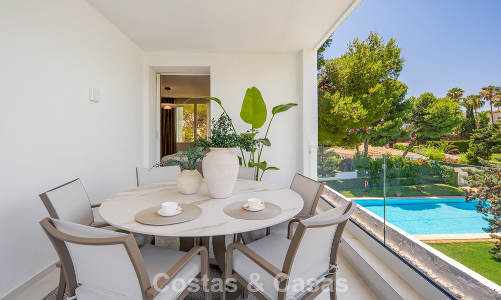 Instapklaar, eigentijds gerenoveerd luxe penthouse te koop op loopafstand van het strand in Los Monteros, Oost-Marbella 806560
