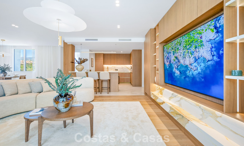 Instapklaar, eigentijds gerenoveerd luxe penthouse te koop op loopafstand van het strand in Los Monteros, Oost-Marbella 806566