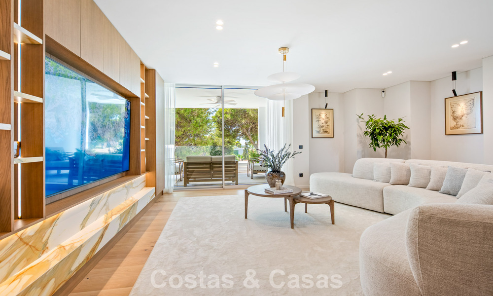 Instapklaar, eigentijds gerenoveerd luxe penthouse te koop op loopafstand van het strand in Los Monteros, Oost-Marbella 806568