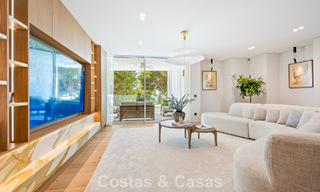 Instapklaar, eigentijds gerenoveerd luxe penthouse te koop op loopafstand van het strand in Los Monteros, Oost-Marbella 806568 