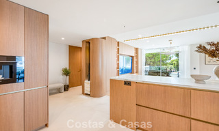 Instapklaar, eigentijds gerenoveerd luxe penthouse te koop op loopafstand van het strand in Los Monteros, Oost-Marbella 806572 