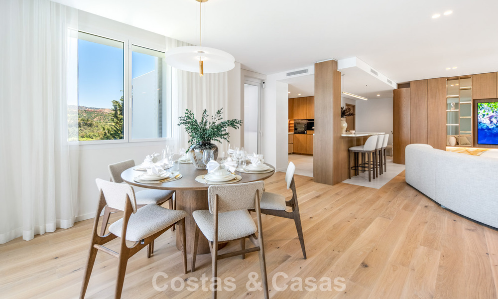 Instapklaar, eigentijds gerenoveerd luxe penthouse te koop op loopafstand van het strand in Los Monteros, Oost-Marbella 806574