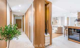 Instapklaar, eigentijds gerenoveerd luxe penthouse te koop op loopafstand van het strand in Los Monteros, Oost-Marbella 806577 